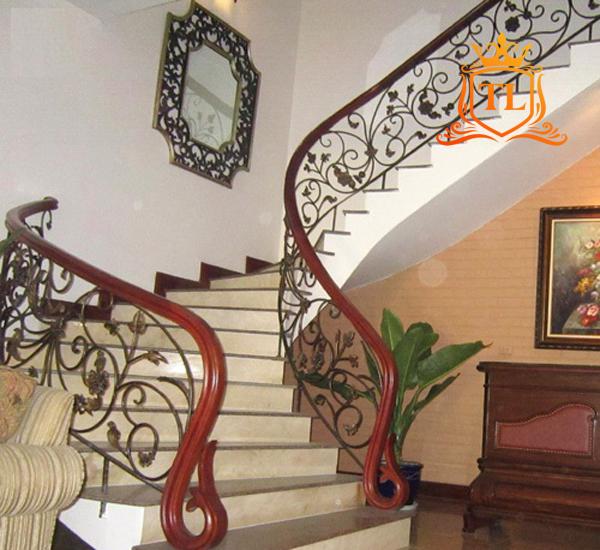 Mẫu lan can cầu thang sắt mỹ thuật đẹp